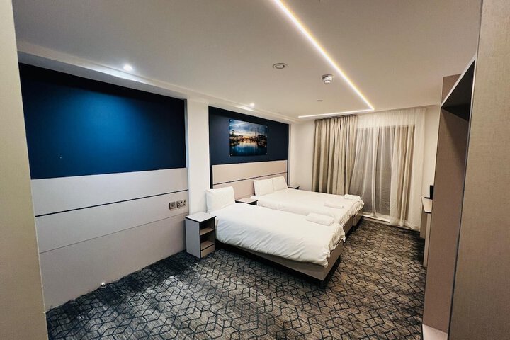 Room 7 of 33