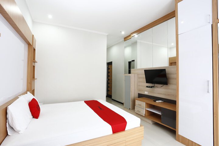 Room 6 of 11