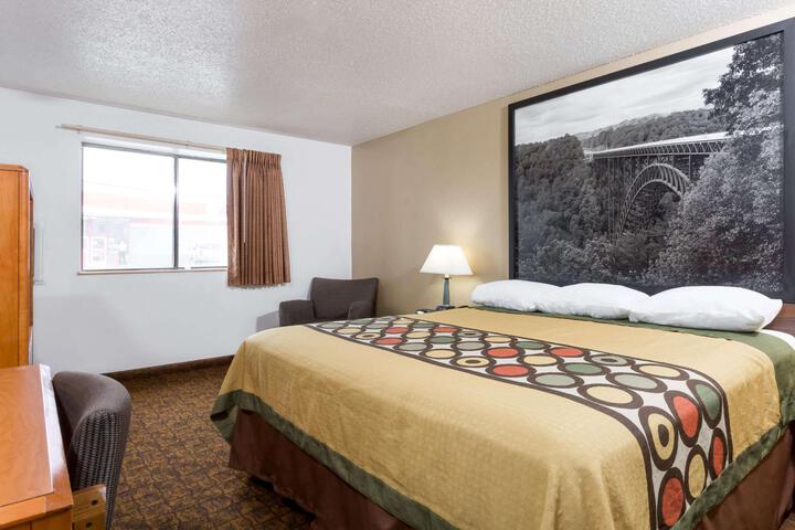 1 King Bed (2 of 6)
