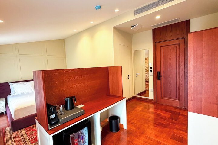 Room 53 of 96
