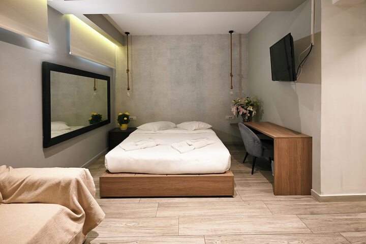 Room 36 of 200