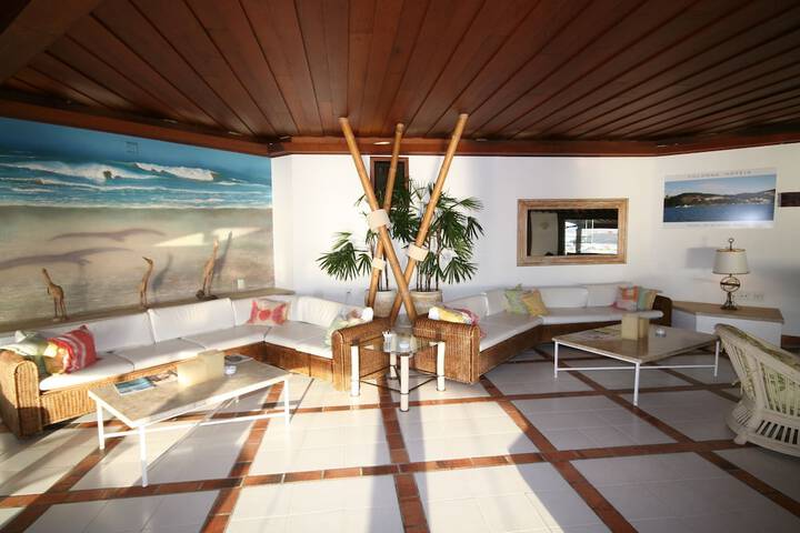 Entrance & Lobby