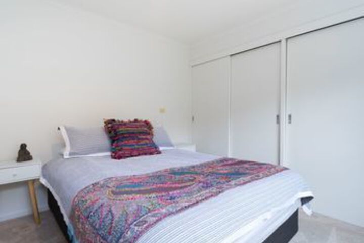 Room 6 of 16