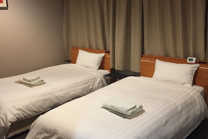 Room 3 of 7