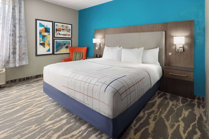 1 King Bed (6 of 23)