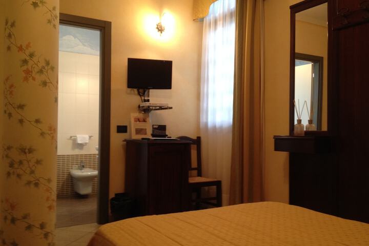 Room 10 of 120