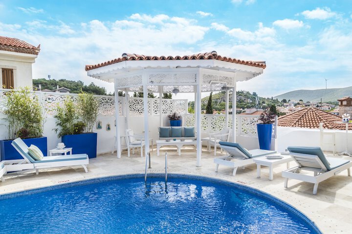 Pools & Facilities