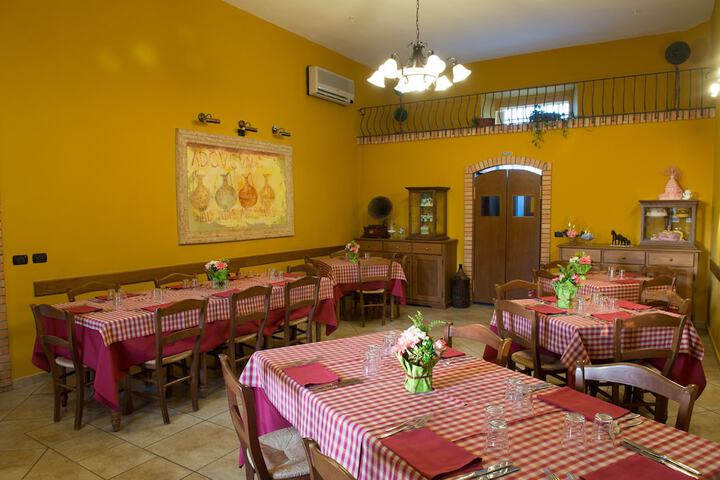 Dining 7 of 15