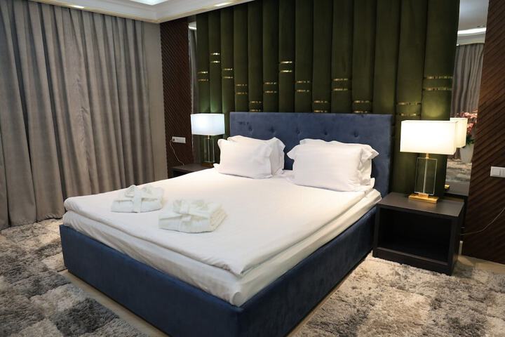 Room 32 of 49
