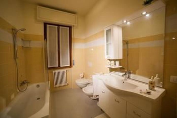 Room 2 of 20