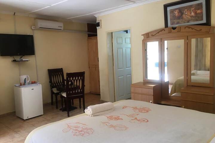 Room 12 of 34