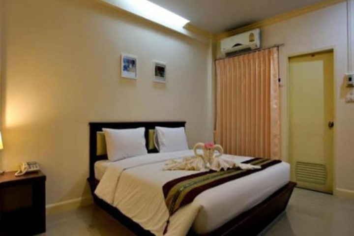 Room 10 of 25