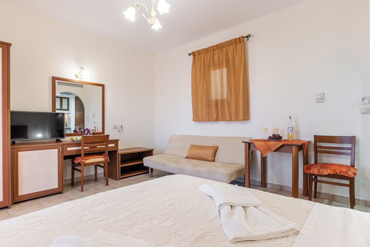Room 15 of 90