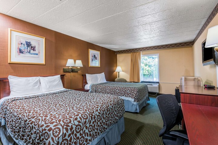 2 Double Beds (6 of 6)