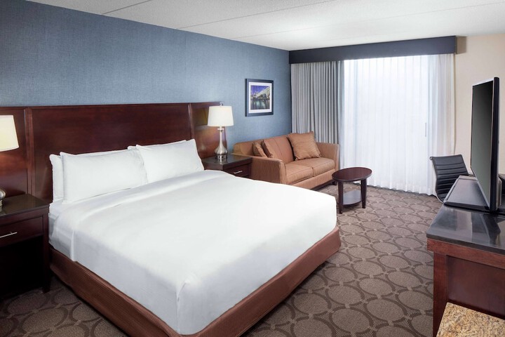 1 King Bed (6 of 7)