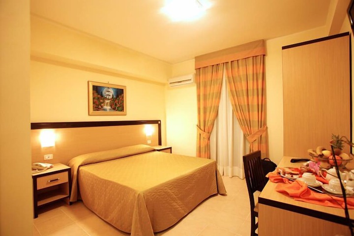 Room 10 of 42