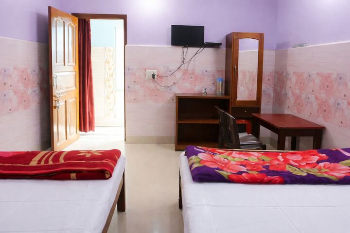 Room 10 of 18