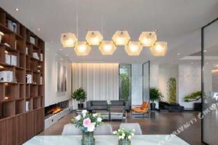 Aishang Hotel (Erqi Wanda Jingguang South Road Subway Station Zhengzhou)