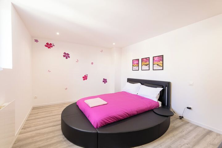 Room 6 of 23