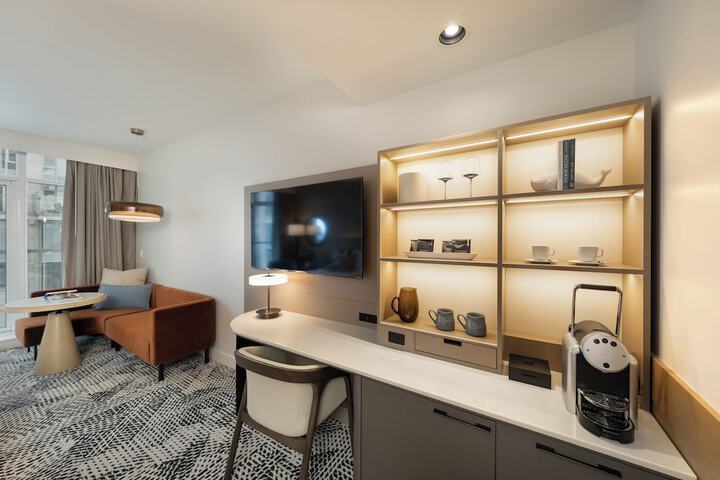 Room 26 of 76