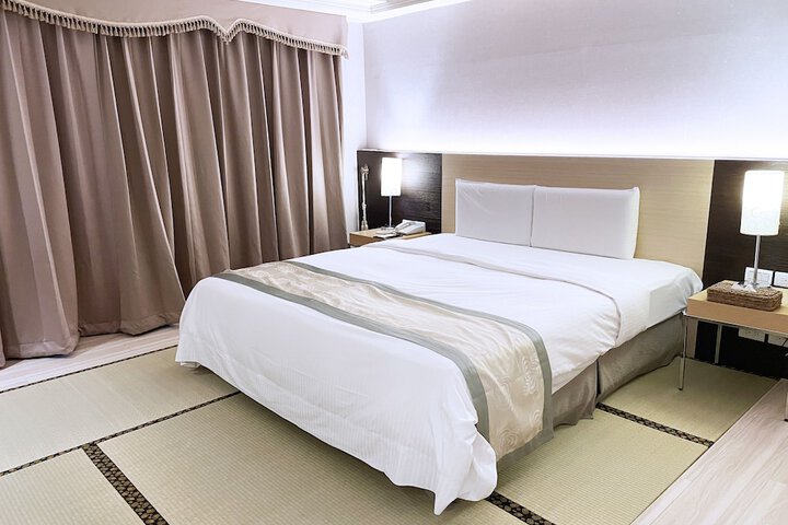 Room 44 of 90