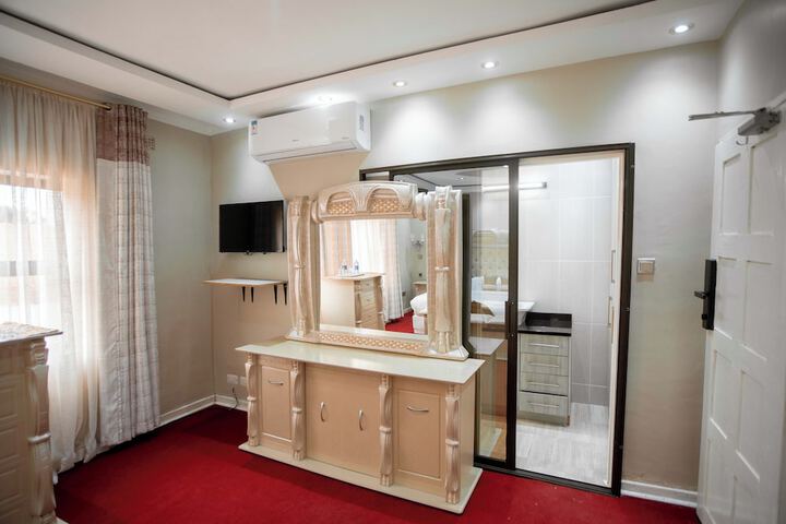Room 3 of 23