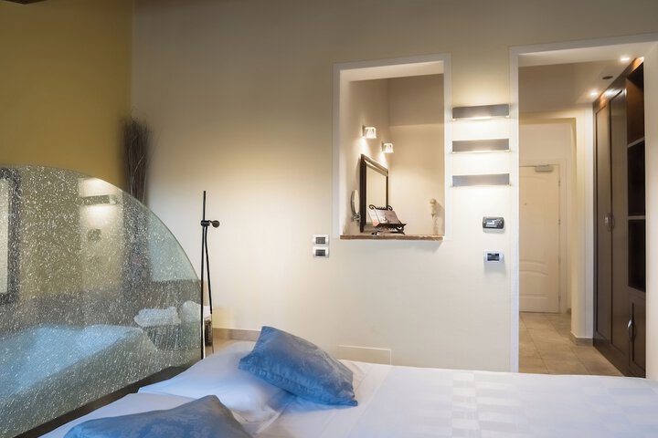 Room 25 of 70