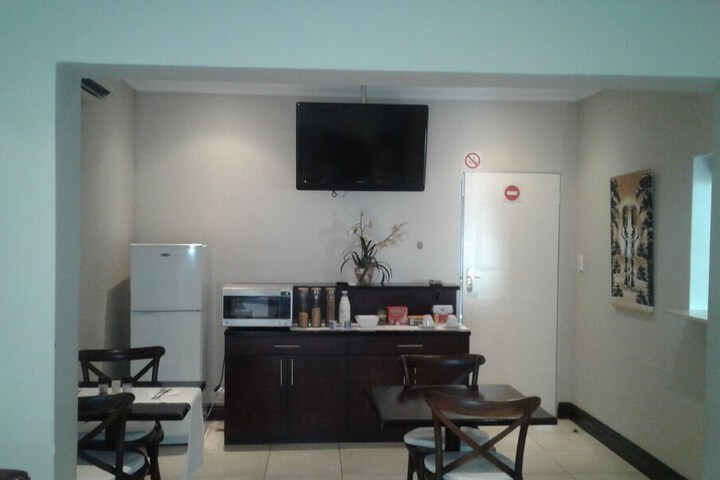 Room 11 of 36