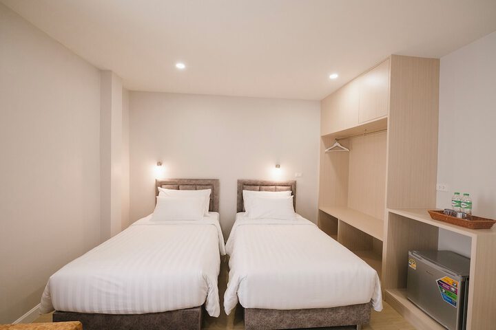 Room 5 of 32
