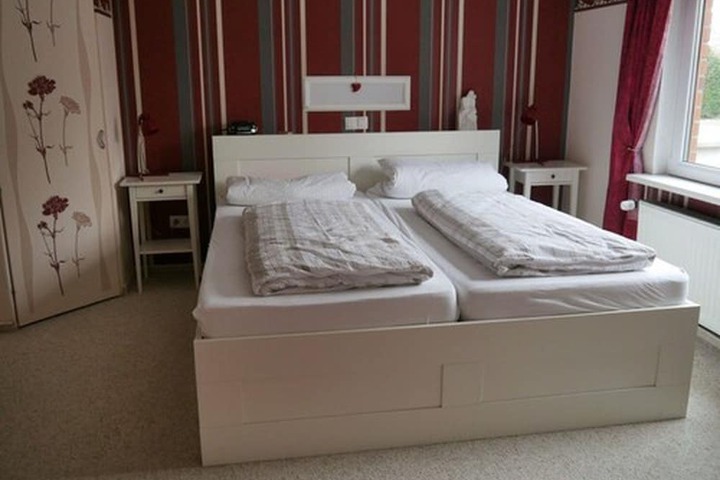 Room 4 of 62