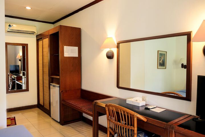 Room 9 of 84