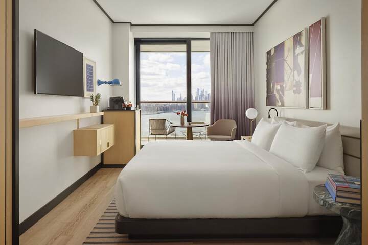 Room 27 of 143