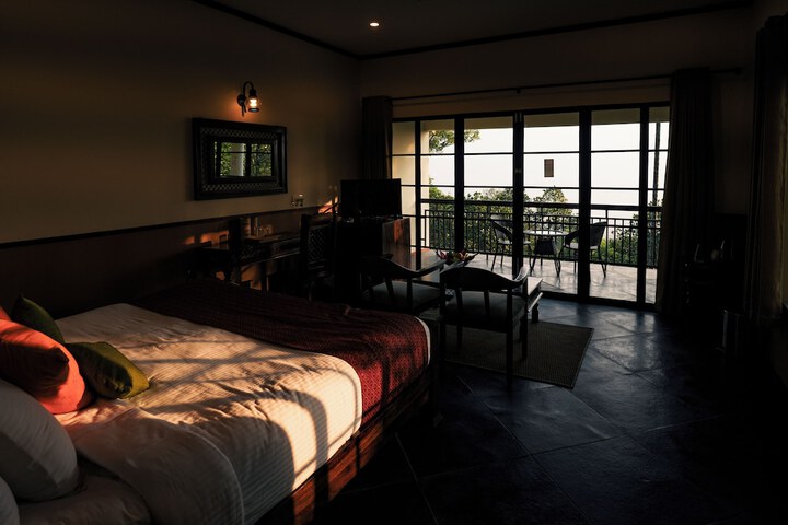 Room 32 of 76
