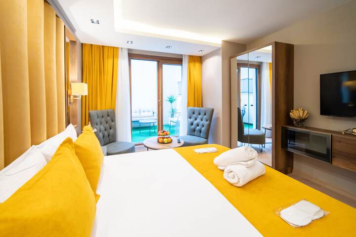Room 21 of 100