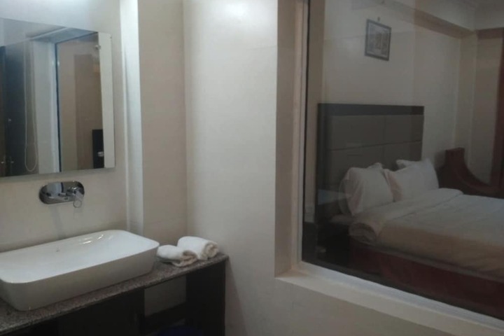 Room 4 of 20
