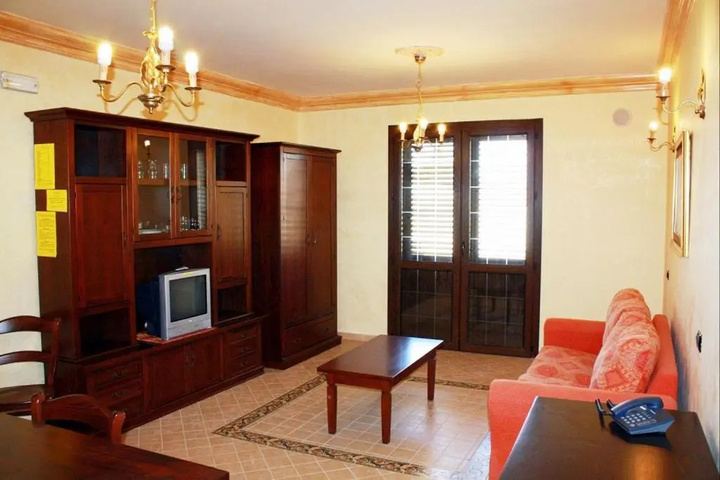 Room 2 of 10