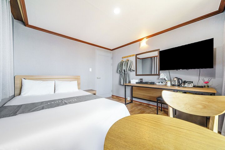 Room 21 of 27