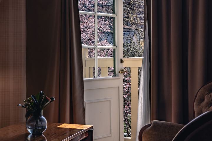 Room 52 of 187
