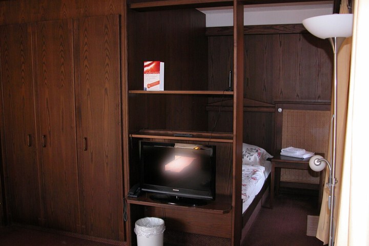 Room 11 of 66