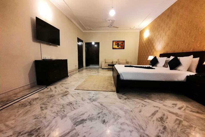 Room 3 of 15