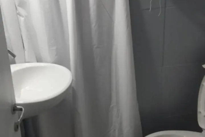 Room 6 of 10