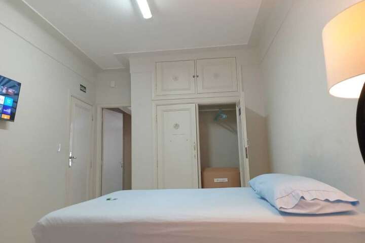 Room 16 of 28