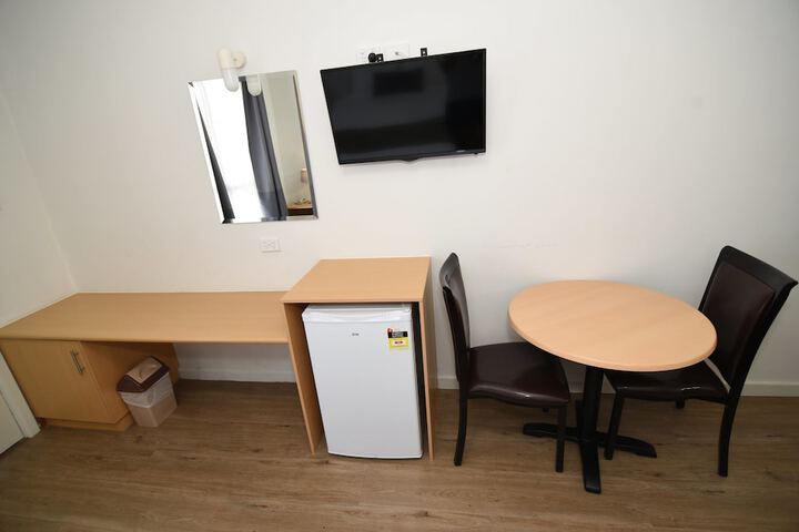 Room 5 of 38