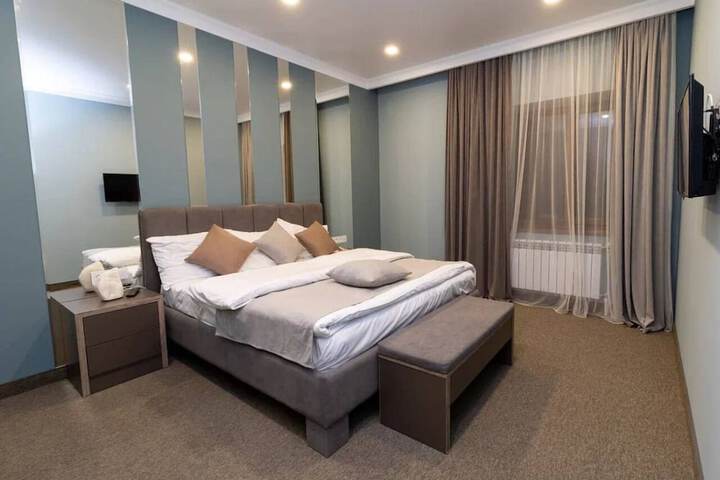 Room 9 of 40
