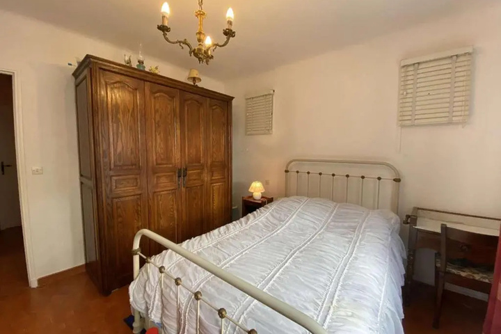 Room 4 of 7
