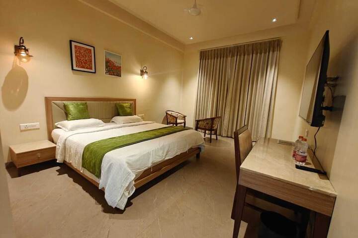 Room 2 of 27