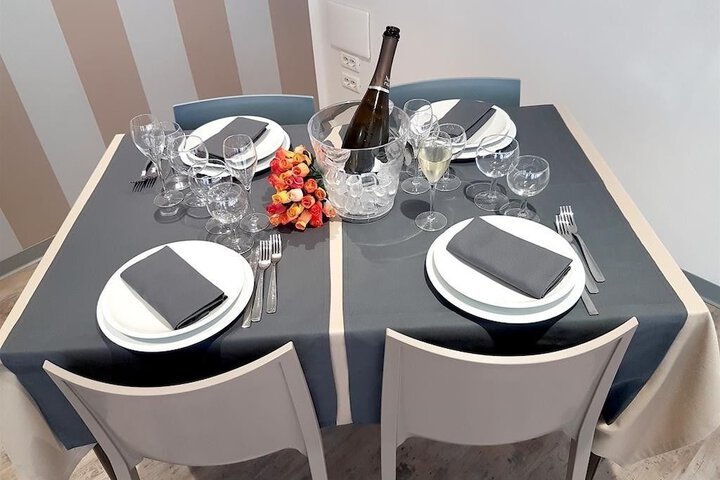 Dining 1 of 11
