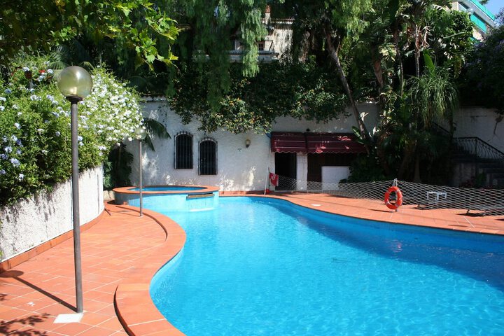 Pool 43 of 68