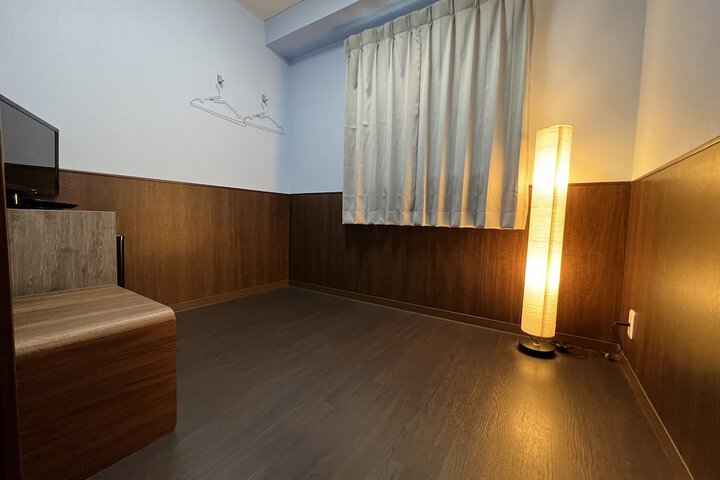 Room 13 of 64