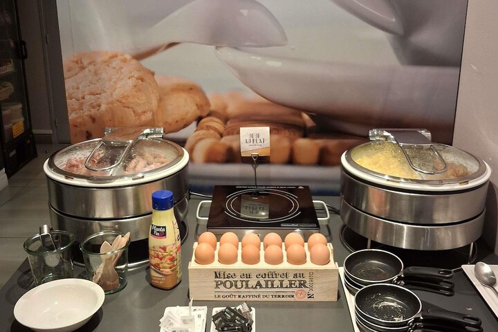 Breakfast/Coffee Service 26 of 47